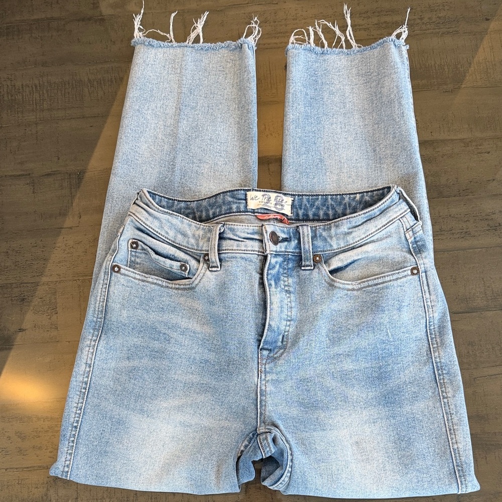We The Free Light Blue Frayed Hem Cropped Jeans Curvy Size 28. Womens. Stretch - Picture 4 of 8